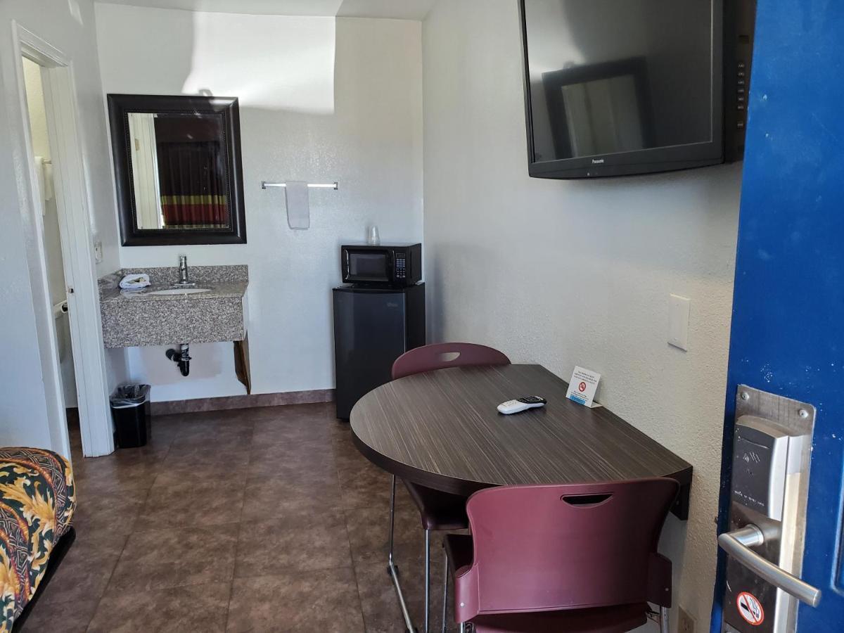 הספריה High Desert Inn מראה חיצוני תמונה