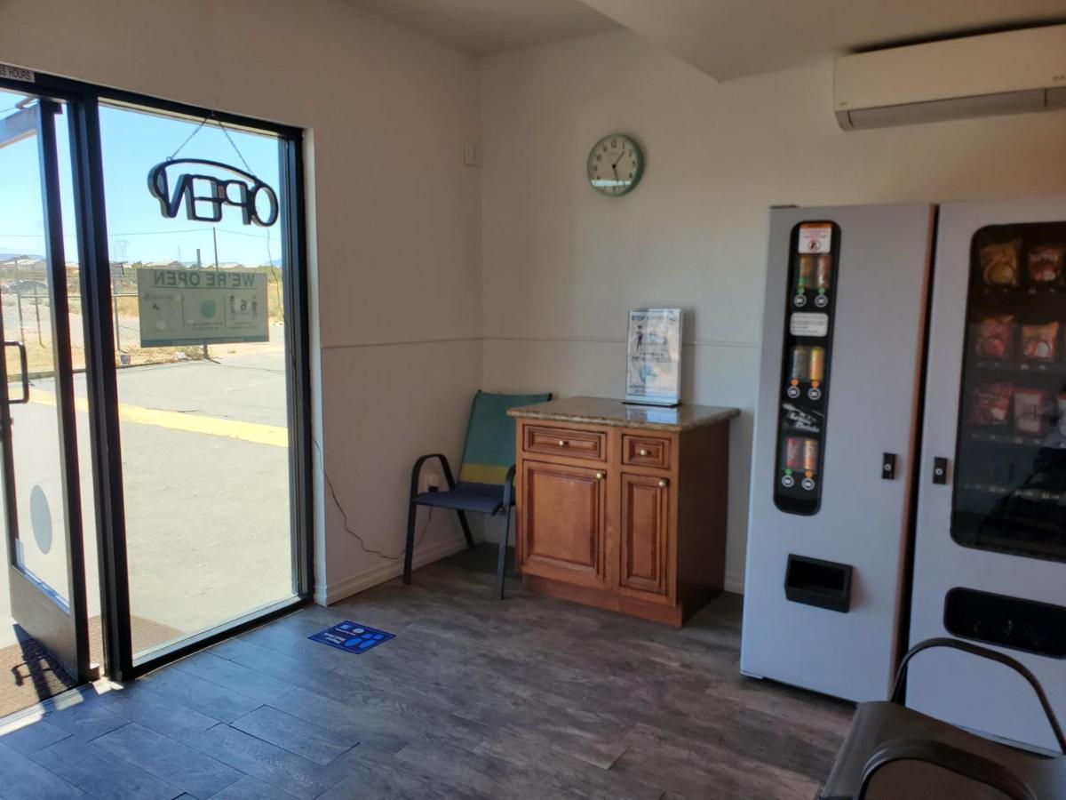 הספריה High Desert Inn מראה חיצוני תמונה