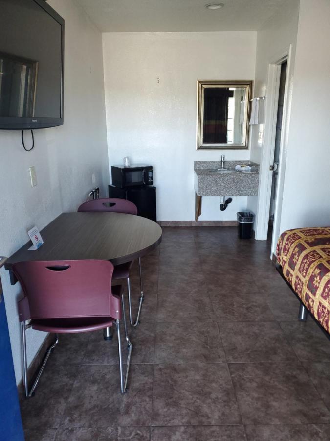 הספריה High Desert Inn מראה חיצוני תמונה