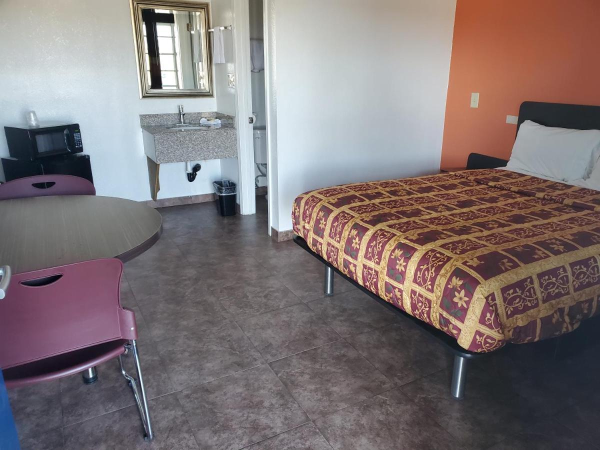 הספריה High Desert Inn מראה חיצוני תמונה